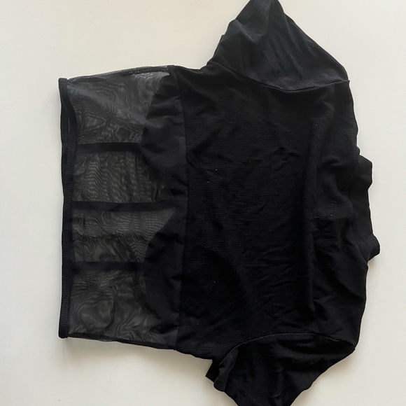 Mesh bottom t-shirt - Picture 2 of 3